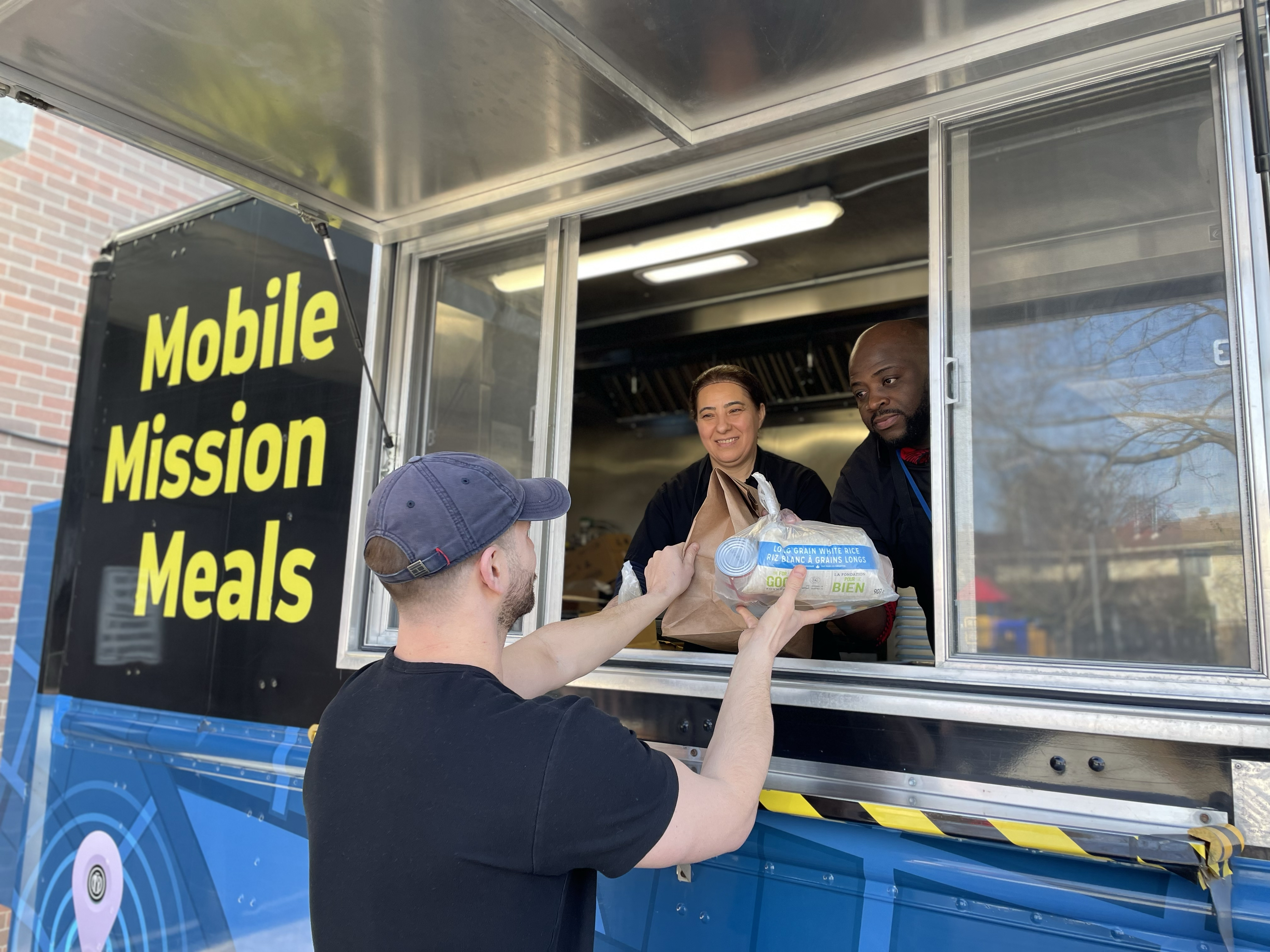 Mobile Mission Meals brings hot food to 40 Ottawa neighbourhoods